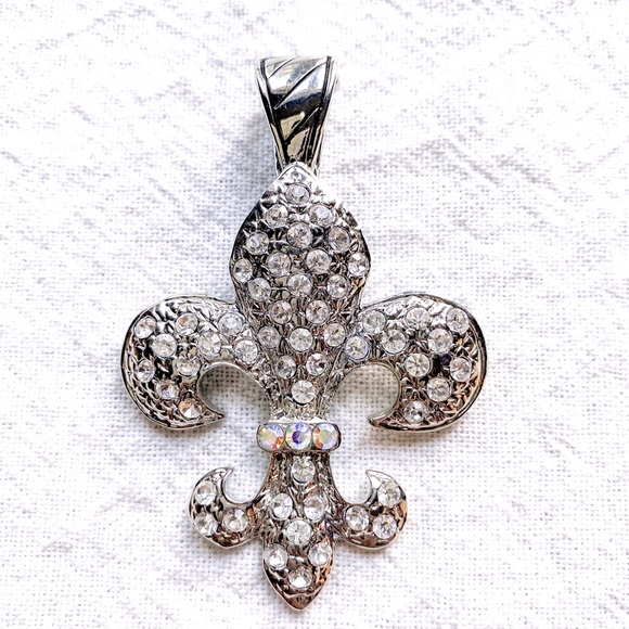 Fleur de lis Crystal Clip - Picture 1 of 3